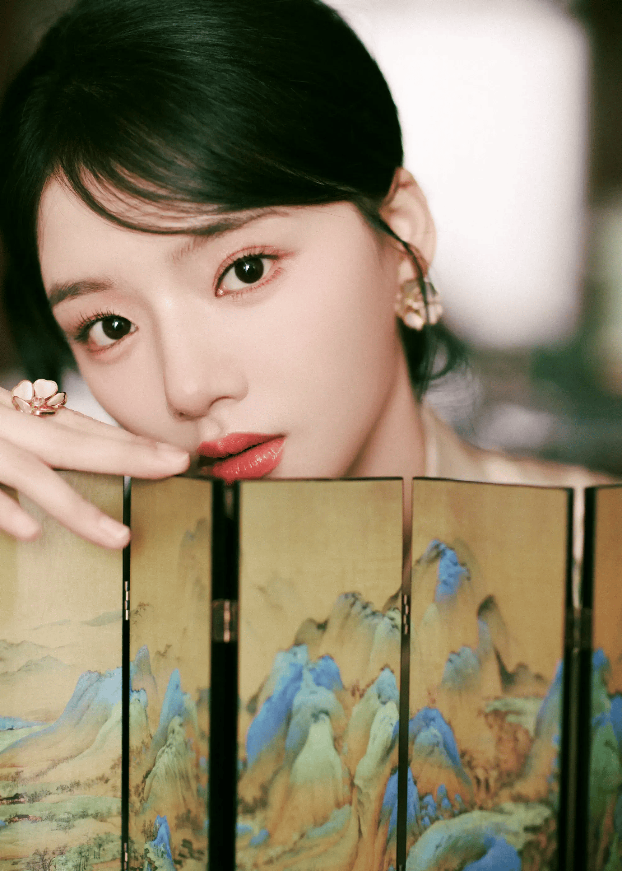 任敏月色旗袍造型温婉动人唯美靓丽