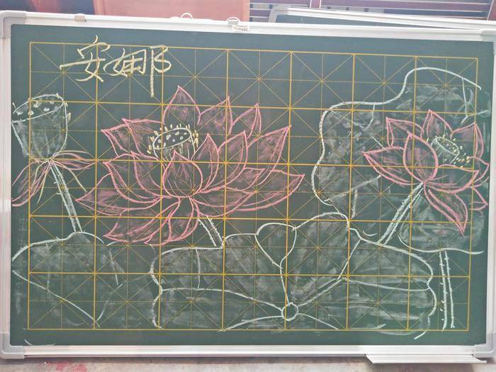 枣庄市市中区永安镇中心小学举行粉墨书香绽放风采粉笔字粉笔画展示