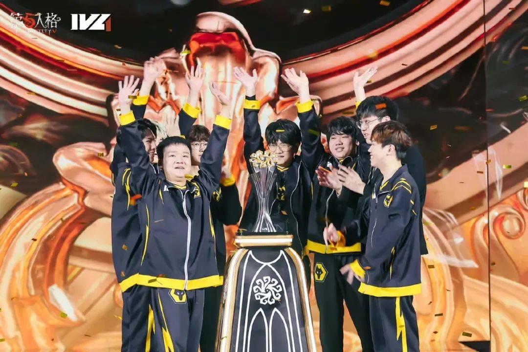 大屏独家第五人格coavii前冠军vs直邀战队究竟鹿死谁手