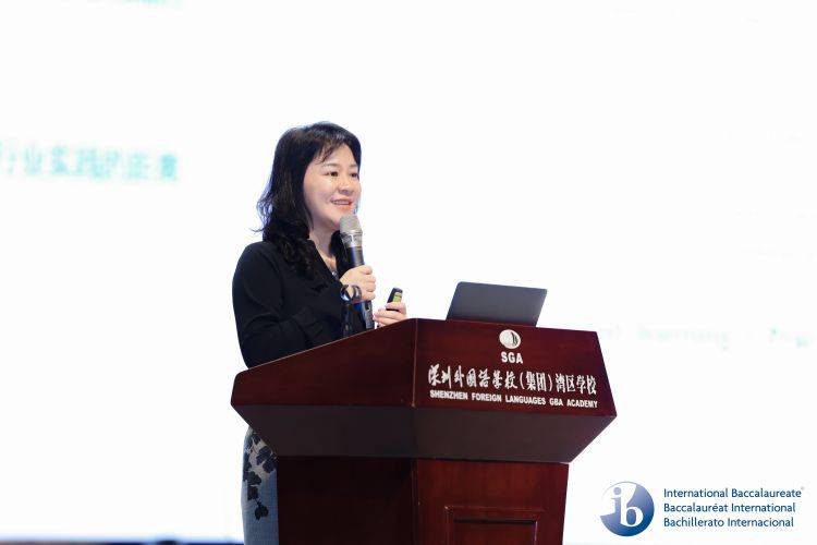 语学校(集团)湾区学校执行校长刘佳也依次为与会嘉宾带来了主旨演讲