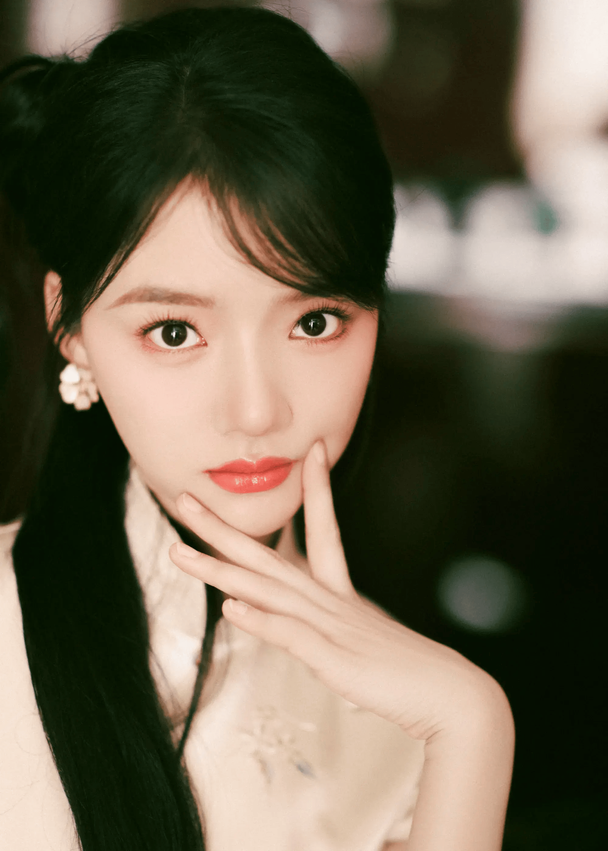 任敏月色旗袍造型温婉动人唯美靓丽