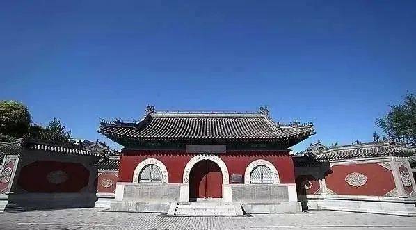 其实呀,碧霞元君全称为"东岳泰山天仙玉女碧霞元君",在道经称为"天仙