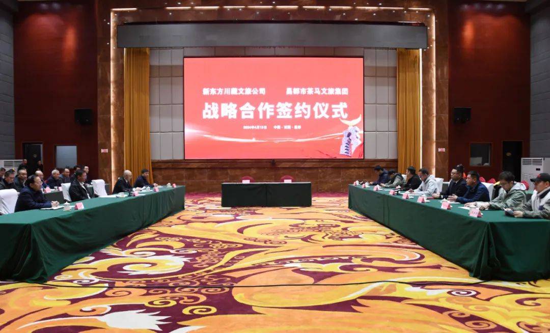 市委副书记,常务副市长吕国健,市委常委,秘书长贾新雨出席.