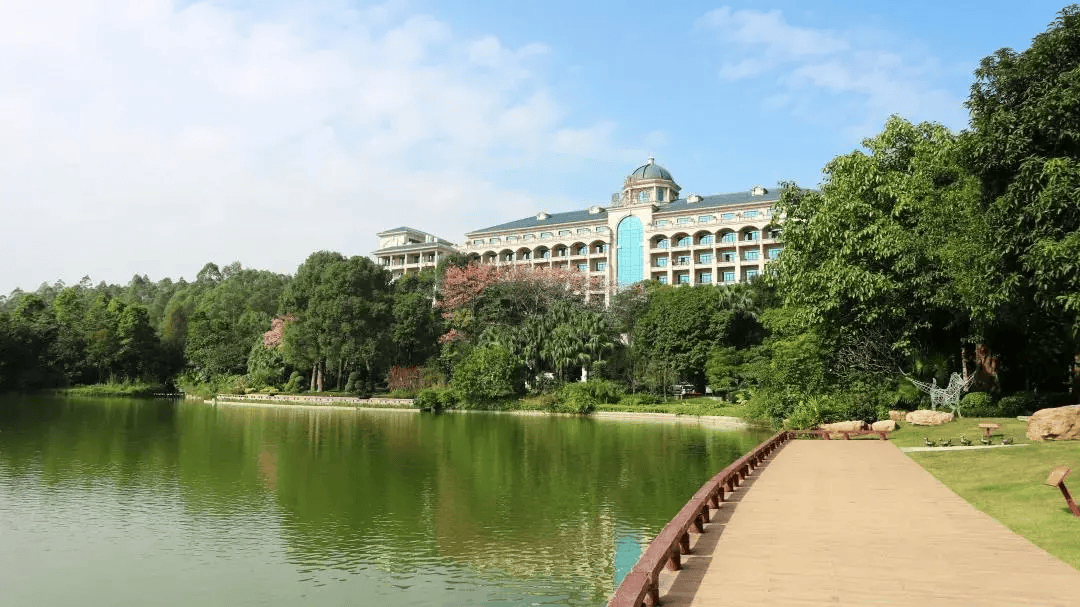 嗨翻五一一口价799元入住清远恒大酒店高级山景房海鲜自助晚餐中西式