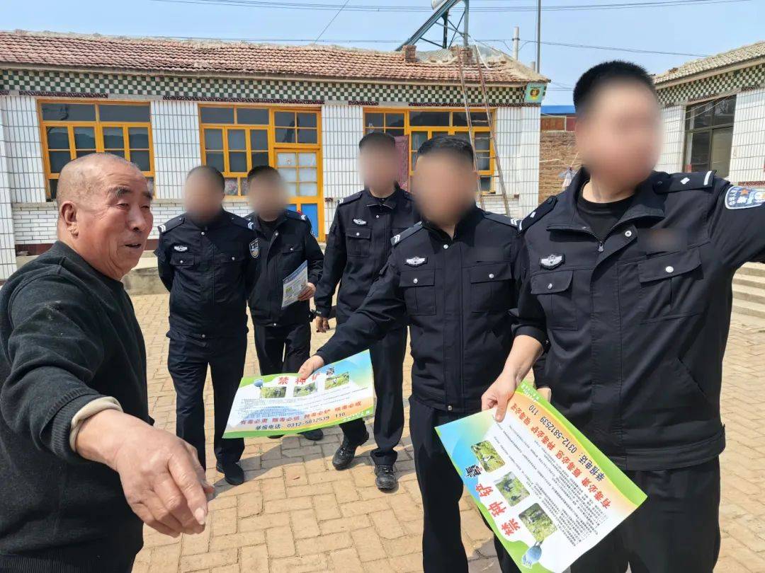 近日,雄安新区雄县公安局禁毒大队联合各派出所及乡镇工作人员,走进