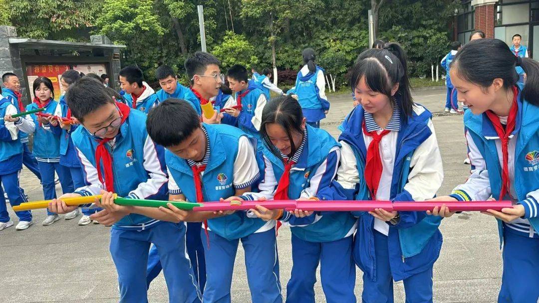 立科技强国梦树七彩德育人记初2023级13班德育劳动周系列活动