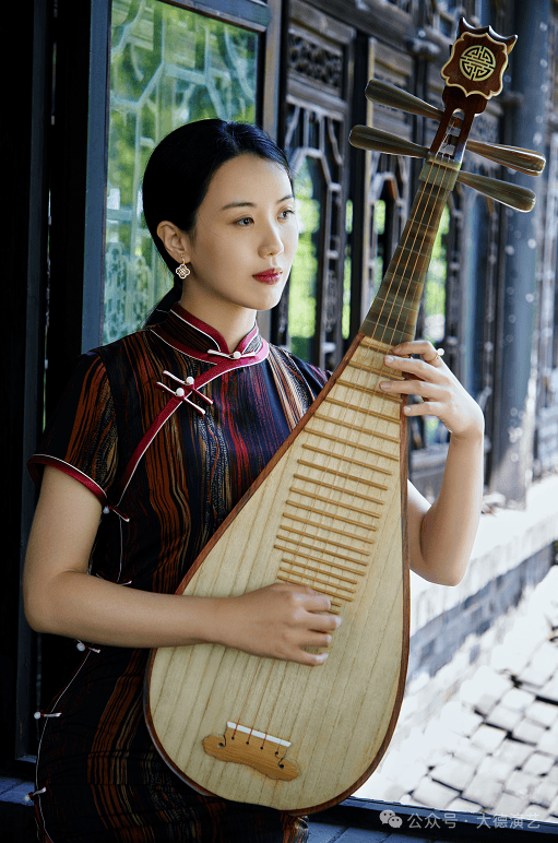 乔 鹤:东方歌舞团首席琵琶演奏家; 乔音鹤舞乐团,乔鹤的琵琶艺术课堂