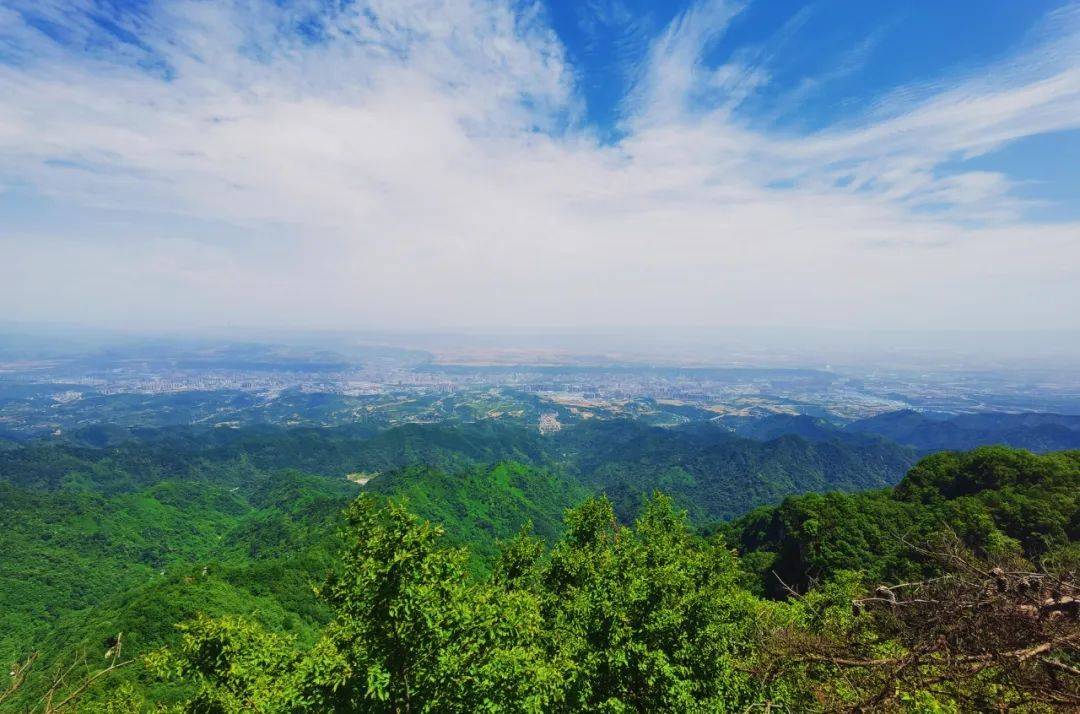 天晴日暖好登山,鸡峰山这座山既有颜值又有内涵