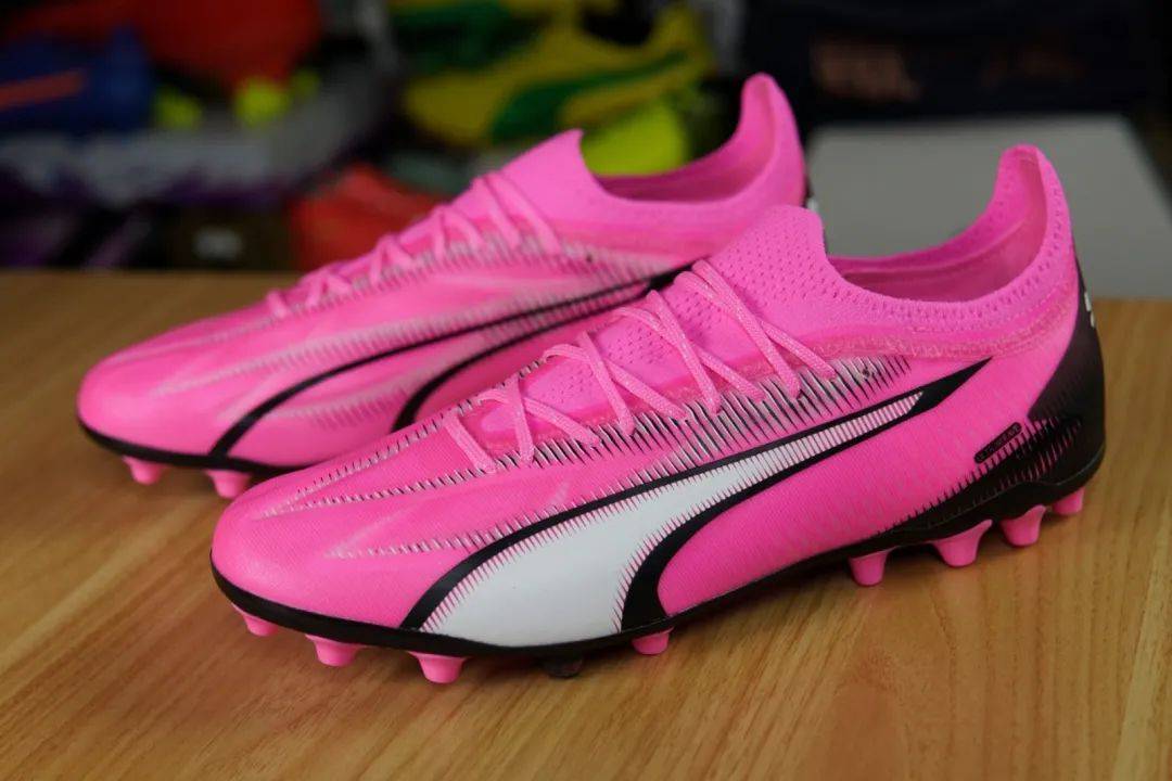 近观2024版pumaultraultimatemg足球鞋
