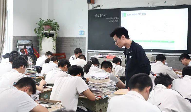 繁花枝头春意闹深耕砥砺奋楫时丽水中学教学开放日英语生物地理通用