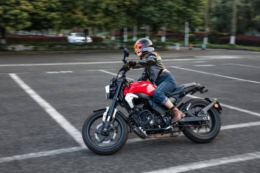 两万七千公里,气质依旧|新大洲本田运动复古cbf190tr旧车新骑