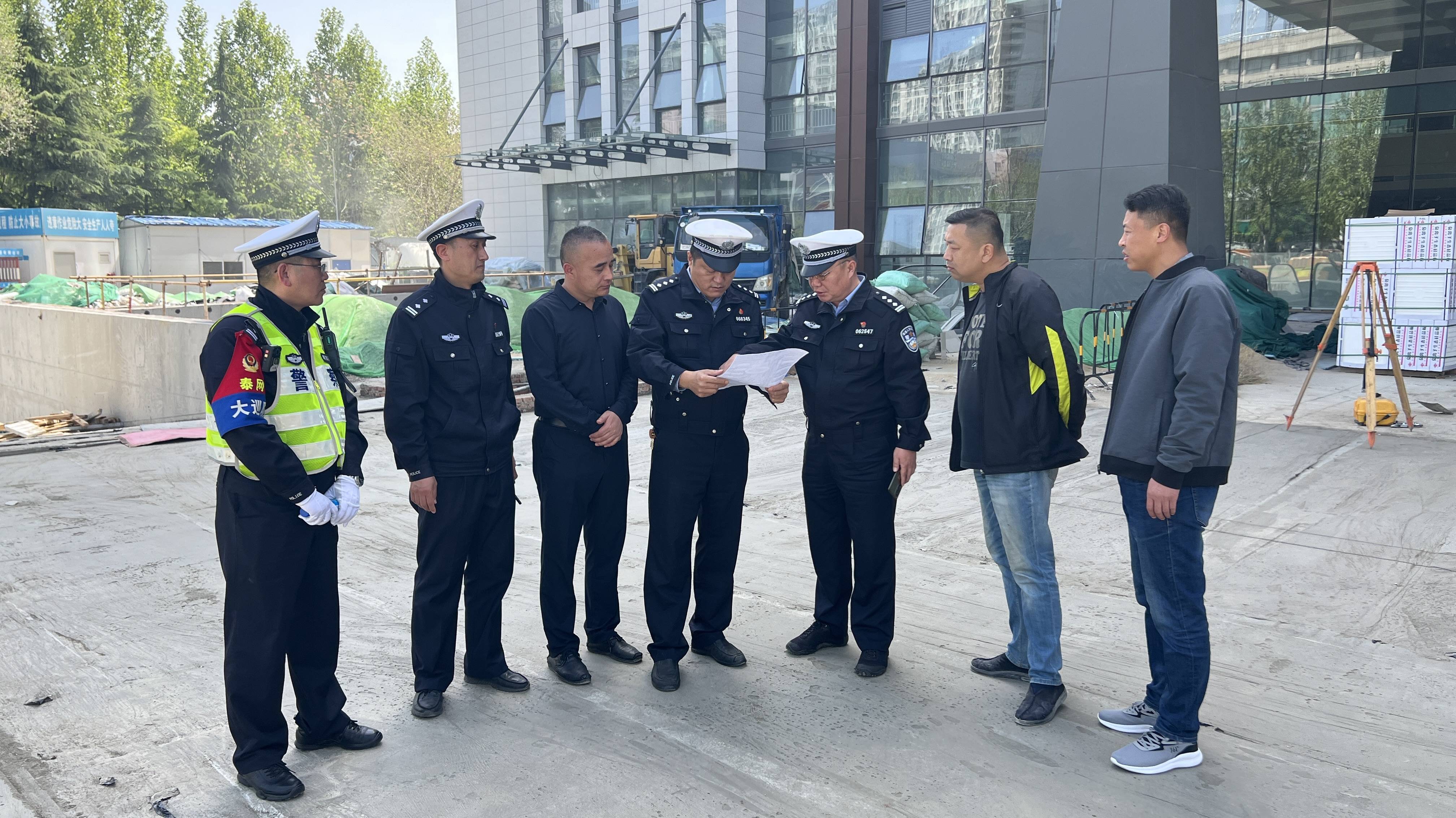 泰安交警泰山区城东大队会同支队设施科到辖区调研道路交通组织优化
