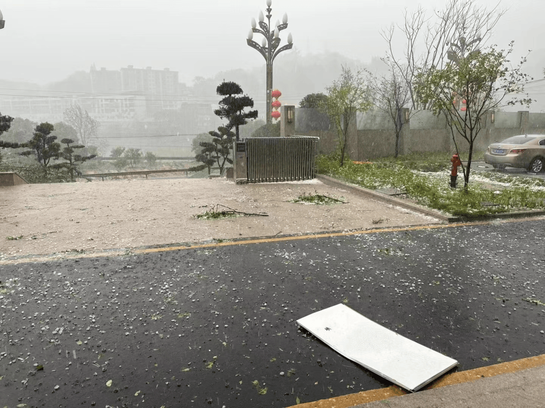 四川泸州多地出现风雹灾害冰雹最大直径30毫米