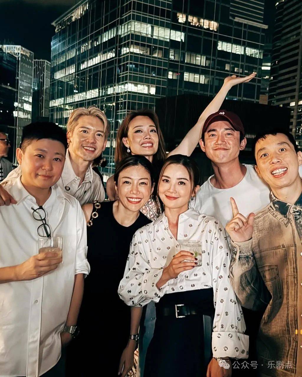 70岁俞琤大寿来宾身份显赫周凯旋何超琼林青霞到场纵情享受轰趴