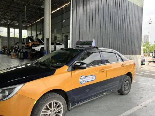 安康新能源出租车电瓶亏电索赔被拒店方保养缺失自费更换