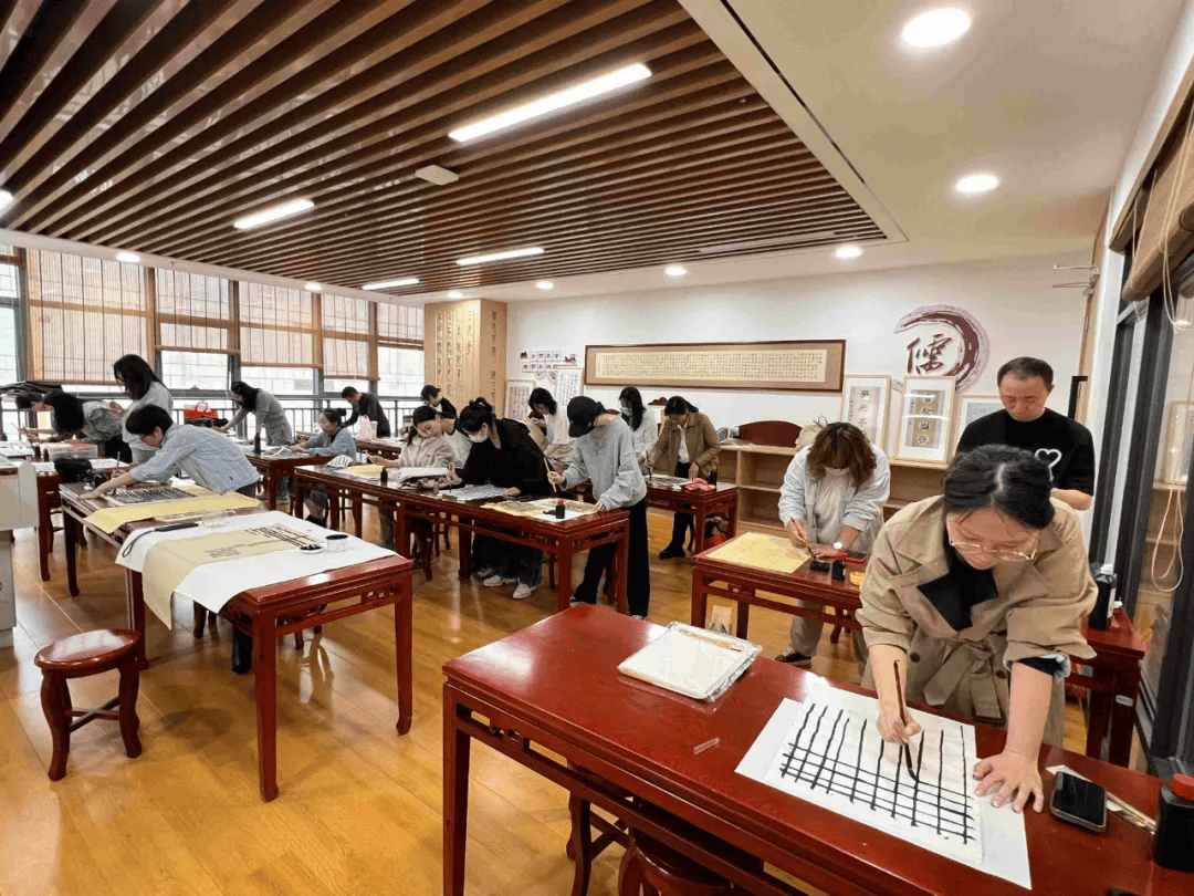 公共文化让一部分年轻人先走进文化馆