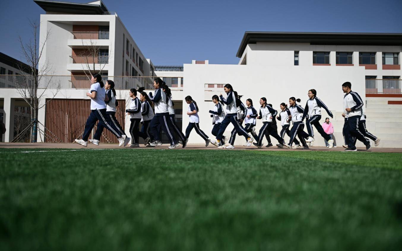 把氮泵当中考"体考神器",风险不可低估 | 新京报快评