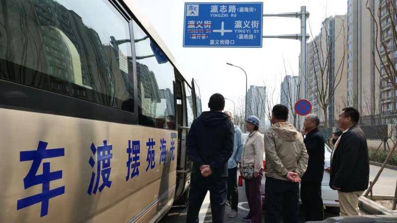 大兴区瀛海镇优化居民出行最后一公里这个社区的摆渡车已上线