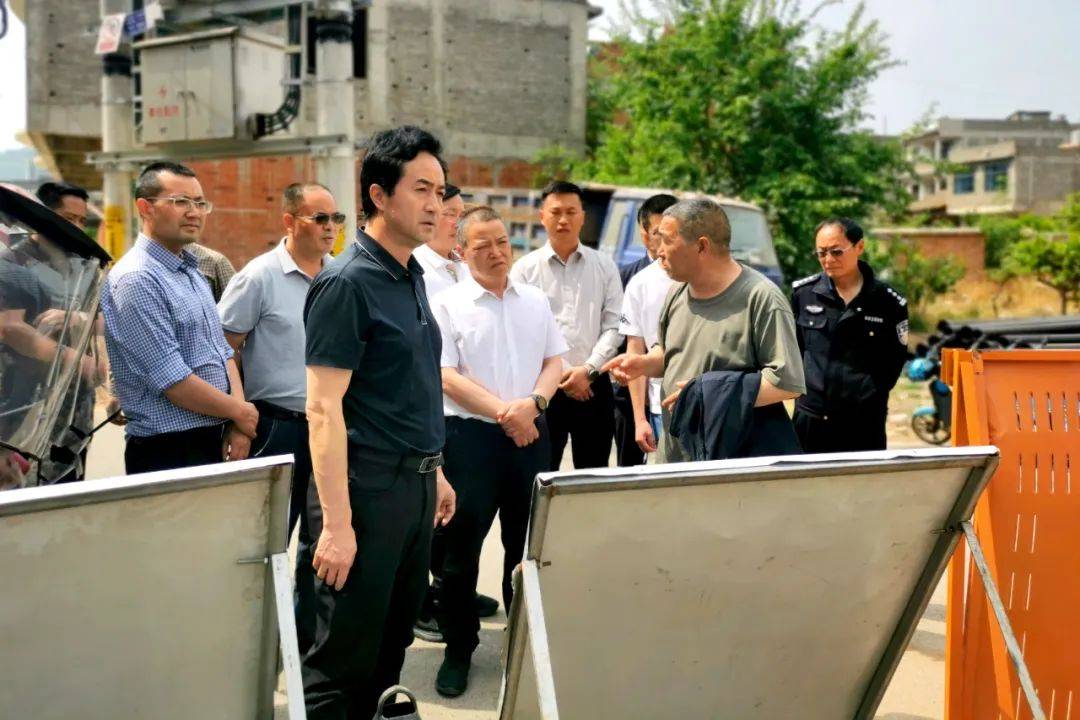 马晗调研老城区燃气雨污管道和经营性自建房改造工作