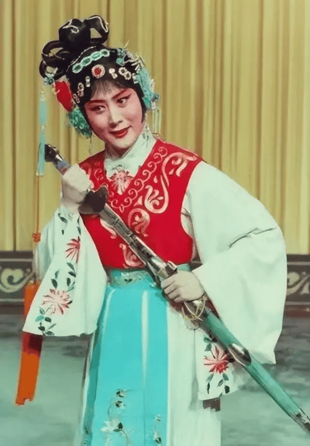 《红灯记》李铁梅,从结婚到丈夫去世,仅4个月,82岁近况如何?