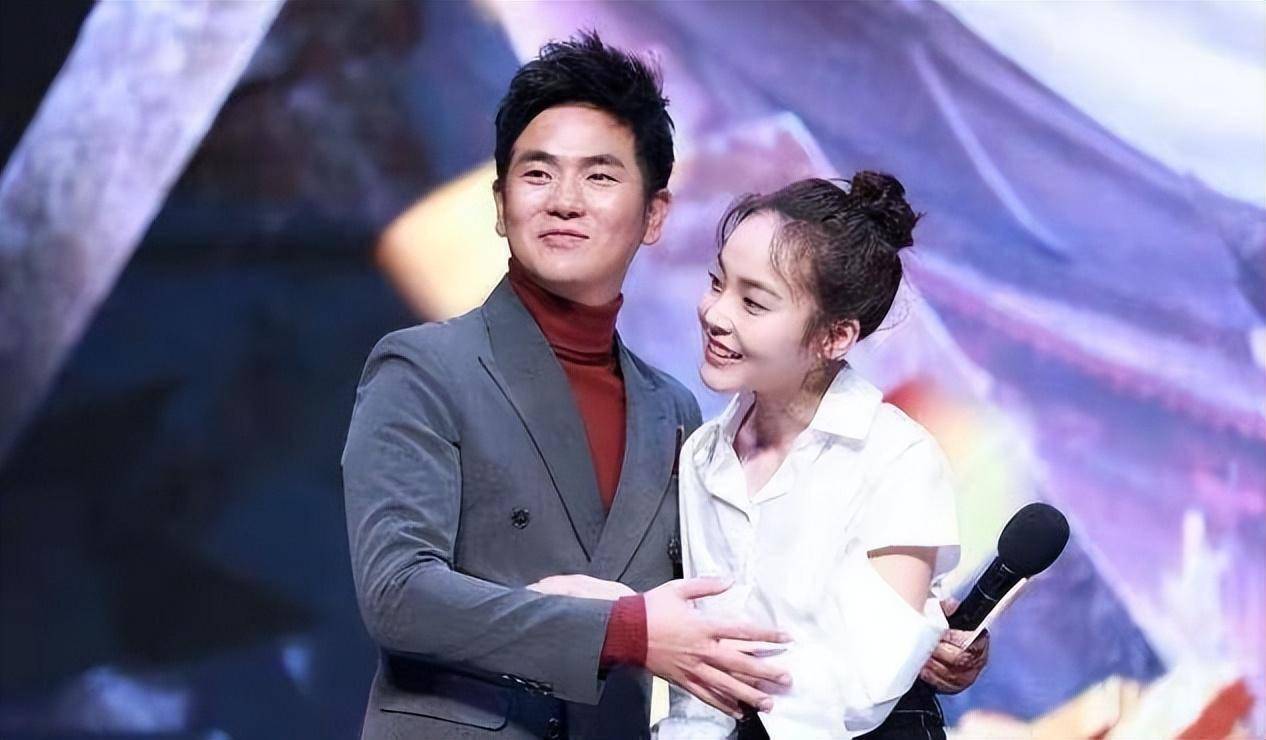 不过张佳宁之所以发展的这么好,这背后有她的努力和天赋,当然也少不了