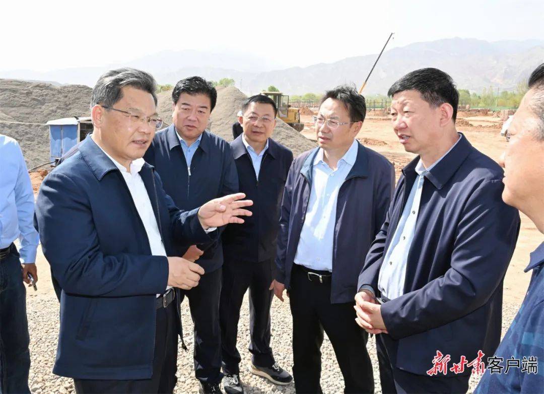 任振鹤在积石山县调研灾后恢复重建工作