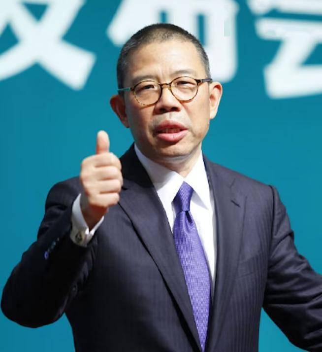 别国首富造火箭,研究新能源,钟睒睒靠卖水,卖药跻身中国首富