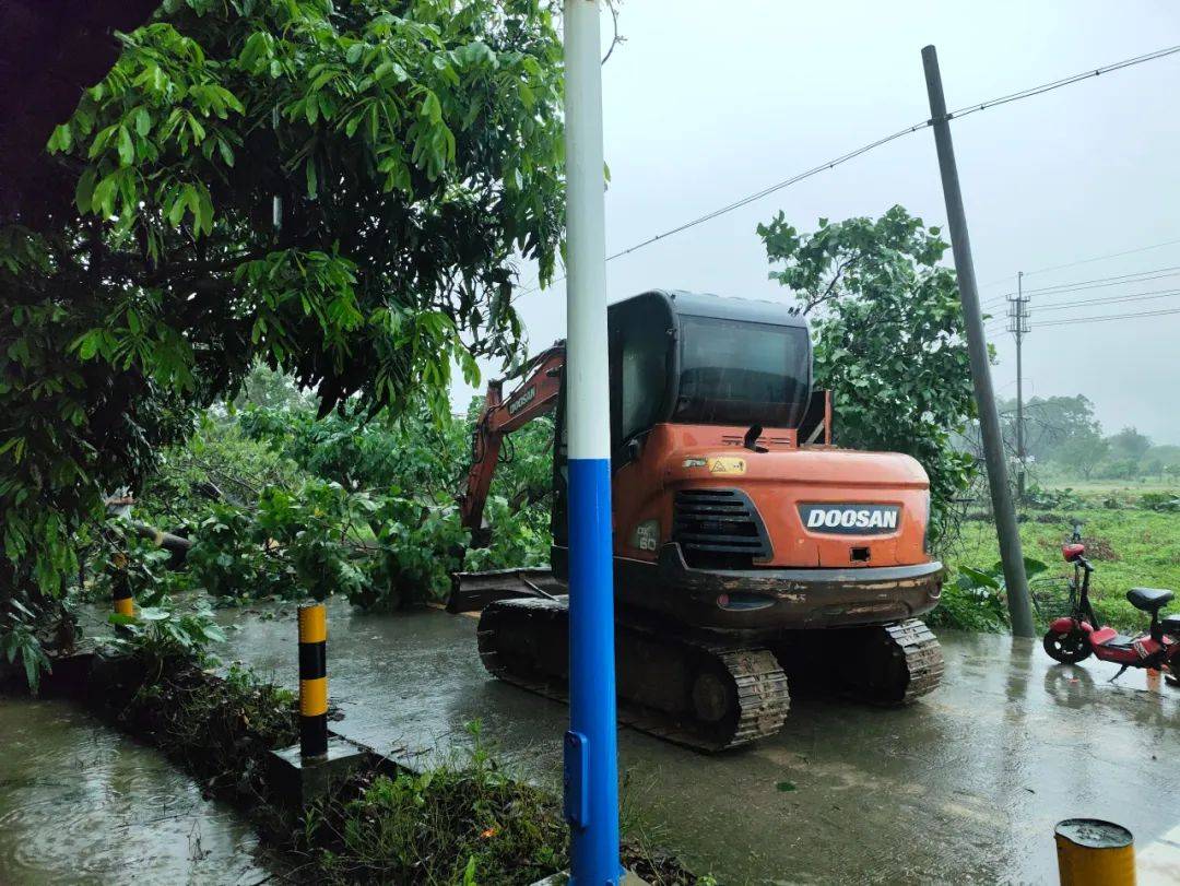 清城:风雨不退,他们不退!
