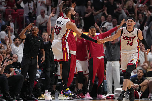 nba季后赛 | 热火鹈鹕拿到最后两张入场券
