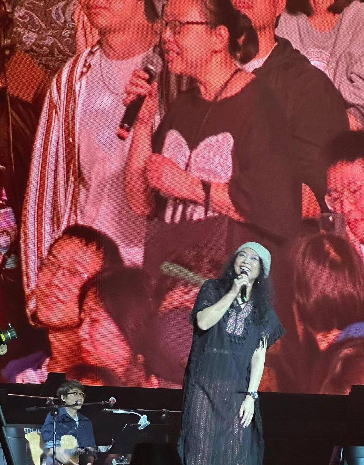曾患精神分裂！许美静复出演唱会引观众齐喊退票，2.5小时唱5首歌