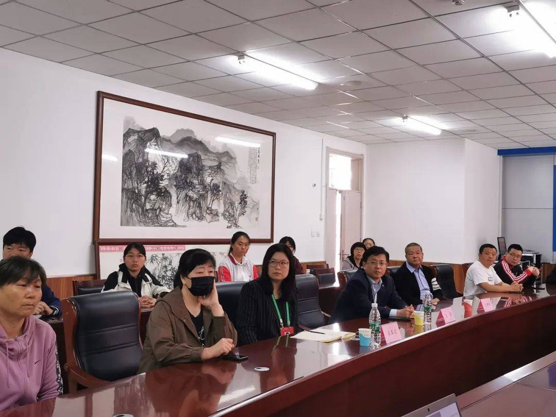 近日,山东省济南锦屏学校校长孔琦带领师生家长20余人到济南中学唐冶