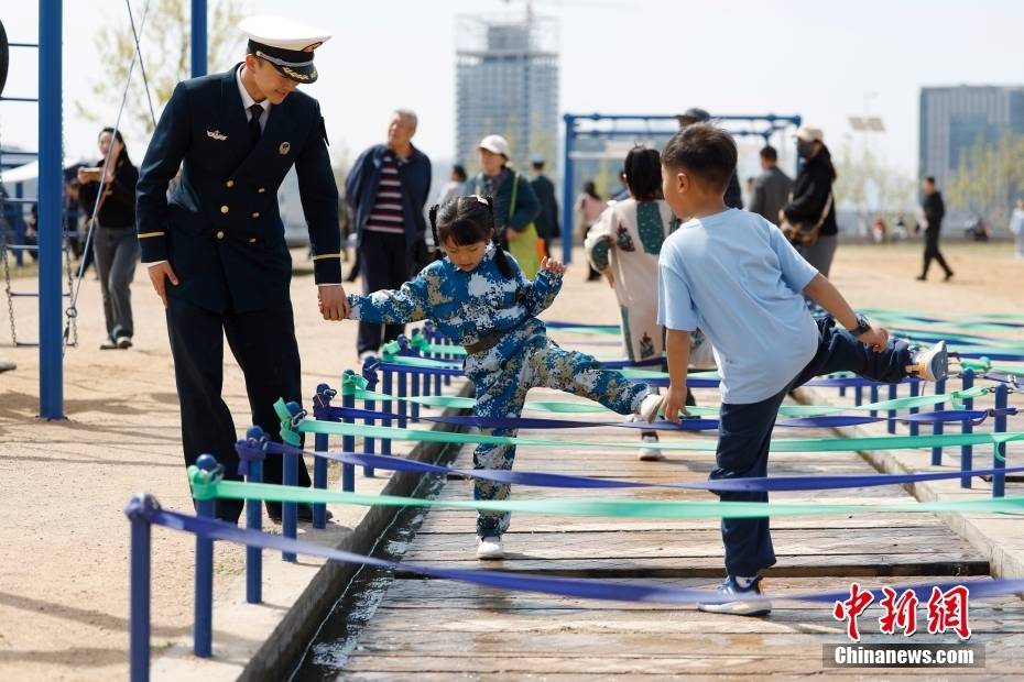 中国海军潜艇学院举行开放活动