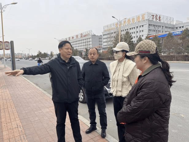 曹大庆一行深入呼伦街道实地调研环境卫生清理和市容市貌整治工作