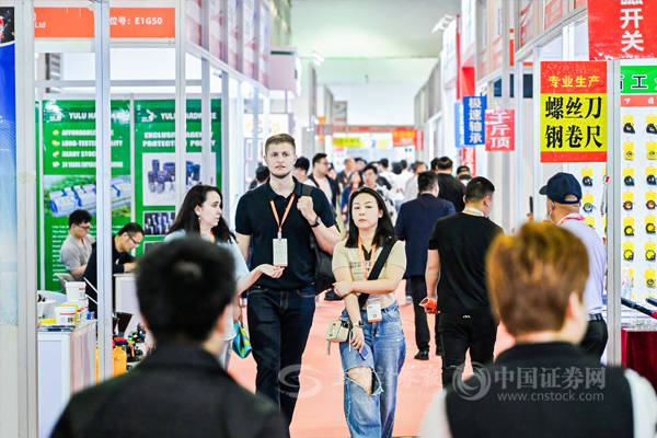 超八万人!记者实探义乌国际五金电器博览会