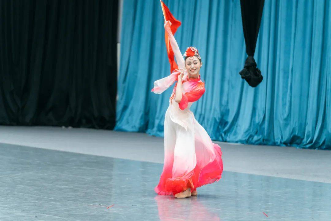 2024年深圳歌剧舞剧院舞剧团业务考核_独舞_实习_组合