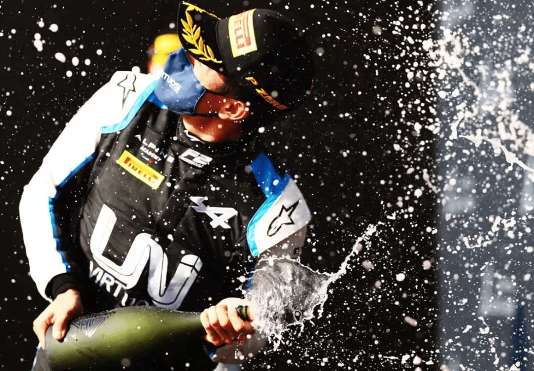 咪咕体育 | 周冠宇,飞驰的人生从未停歇