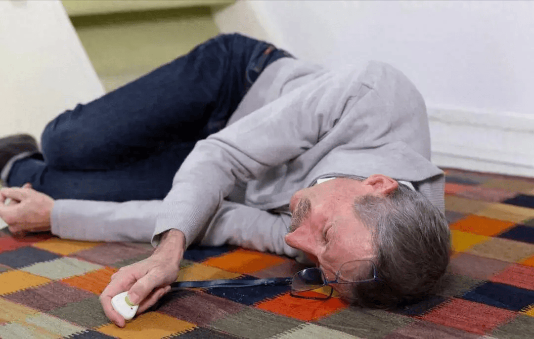 不论男女,头部若出现5种异常,多半是血管堵了,尽早就医