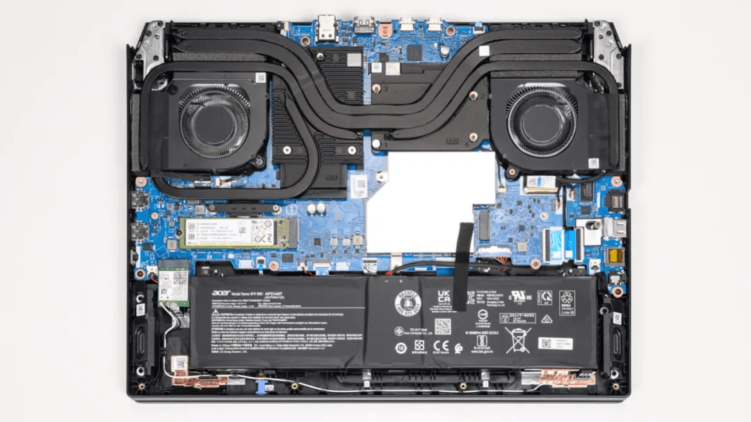 【散热分析】上图是宏碁 掠夺者·擎neo的拆机实拍图,五热管双风扇双