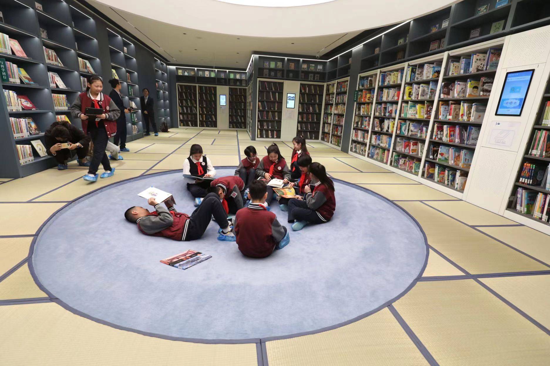 自然文化艺术相融,上海首个24小时公园图书馆"和平书院"开馆