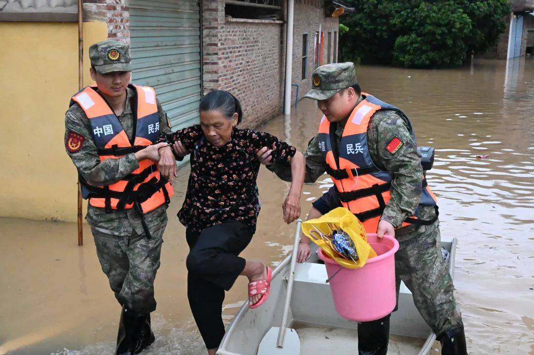 与"雨"同行,紧急救援!佛冈民兵奋战防汛抢险一线