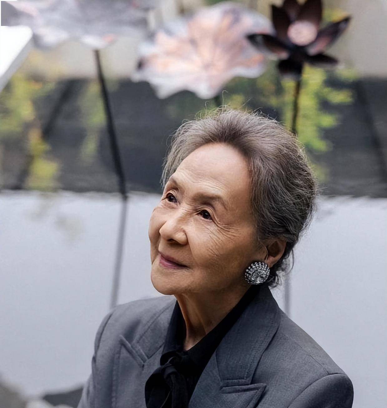 被小年轻"耍大牌"的她,86岁独居12年_吴彦姝_女儿_话剧
