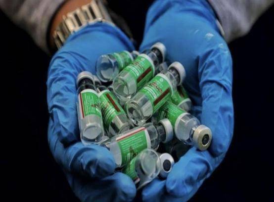 印军伞兵跳伞表演变集体葬礼，上万美元的降落伞，一个也打不开-印度伞兵摔死30人是真的吗视频