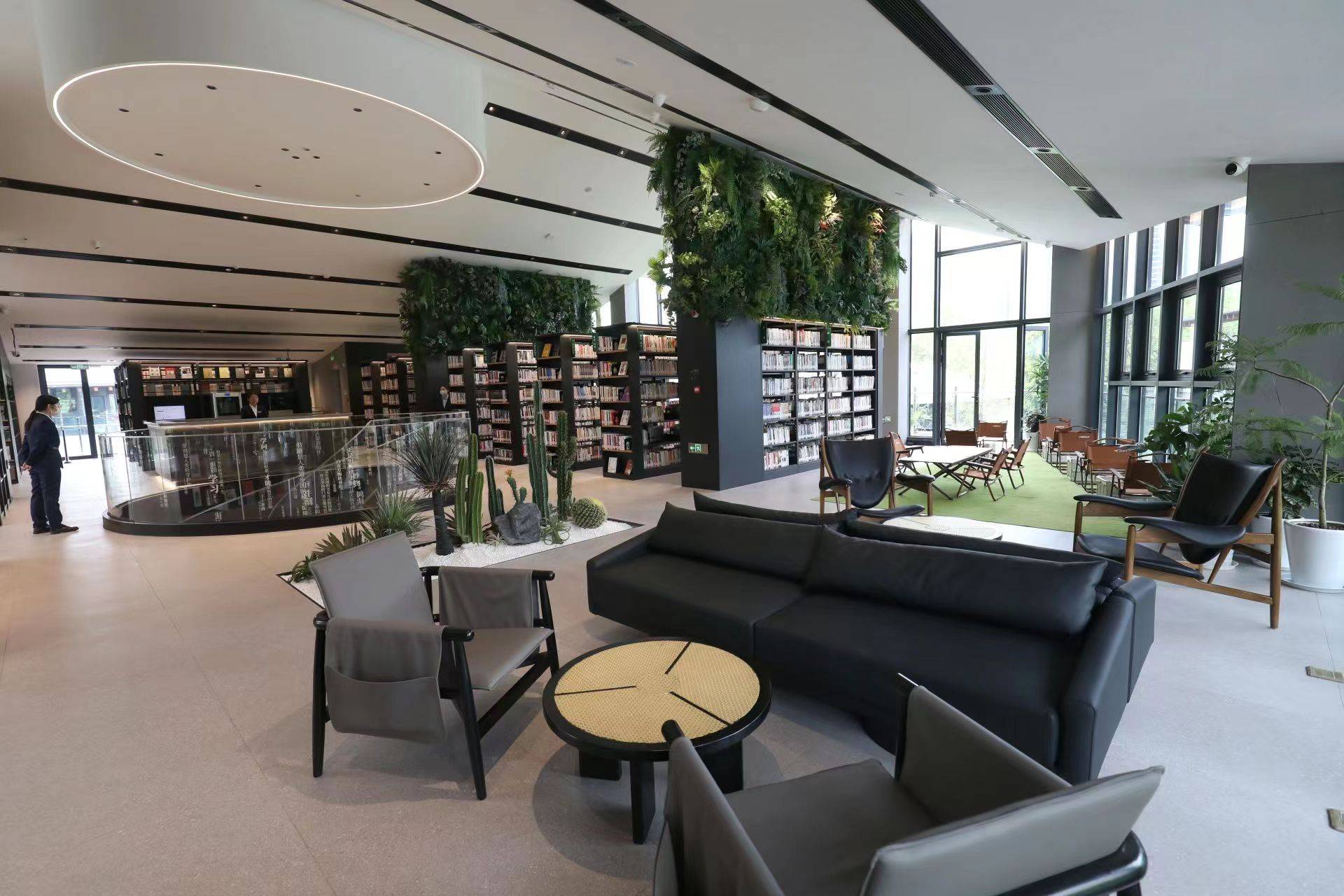 自然文化艺术相融,上海首个24小时公园图书馆"和平书院"开馆