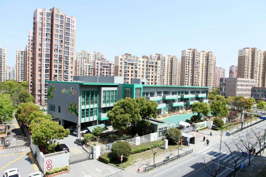 思齐幼儿园坐落于"贤文化"发源地——齐贤社区文明东街196号.