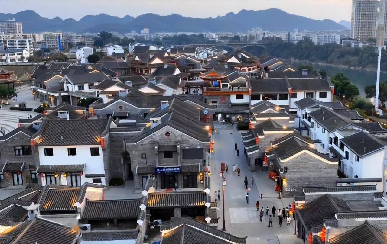 不过,现在大家看到的太平古城景区,是根据旧址考证后复建而成的,耗资