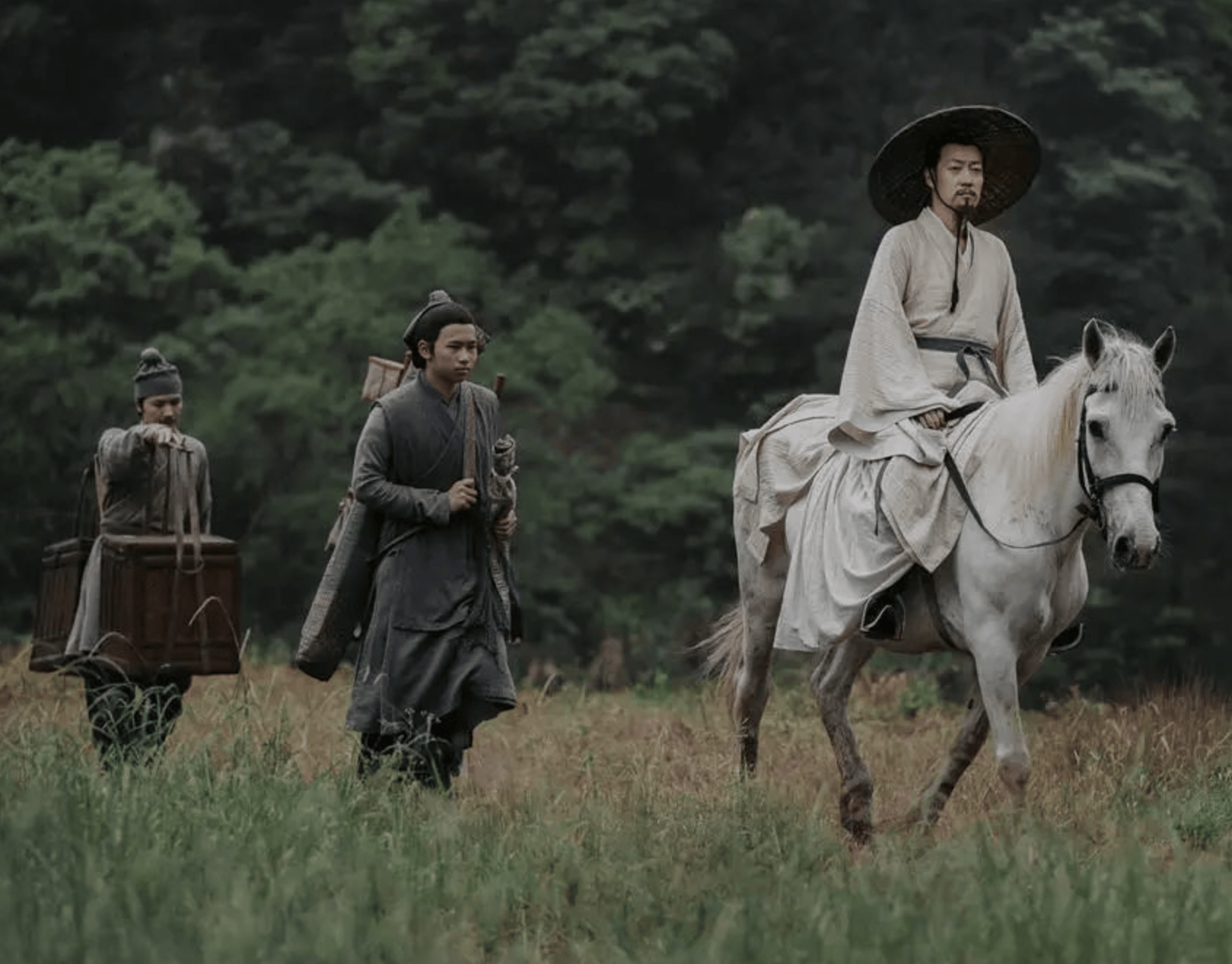 影视剧中的王阳明与随从真正让人成长的，往往都是痛苦。身体和心灵的双