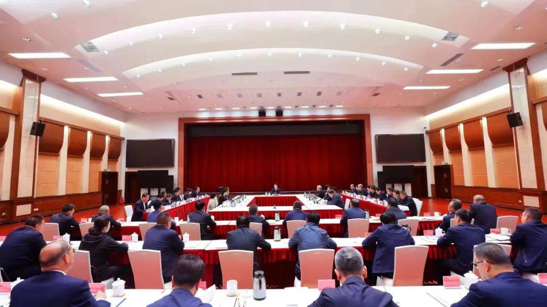 张晓强主持召开市委理论学习中心组学习（扩大）会议_发展_兰州_工作