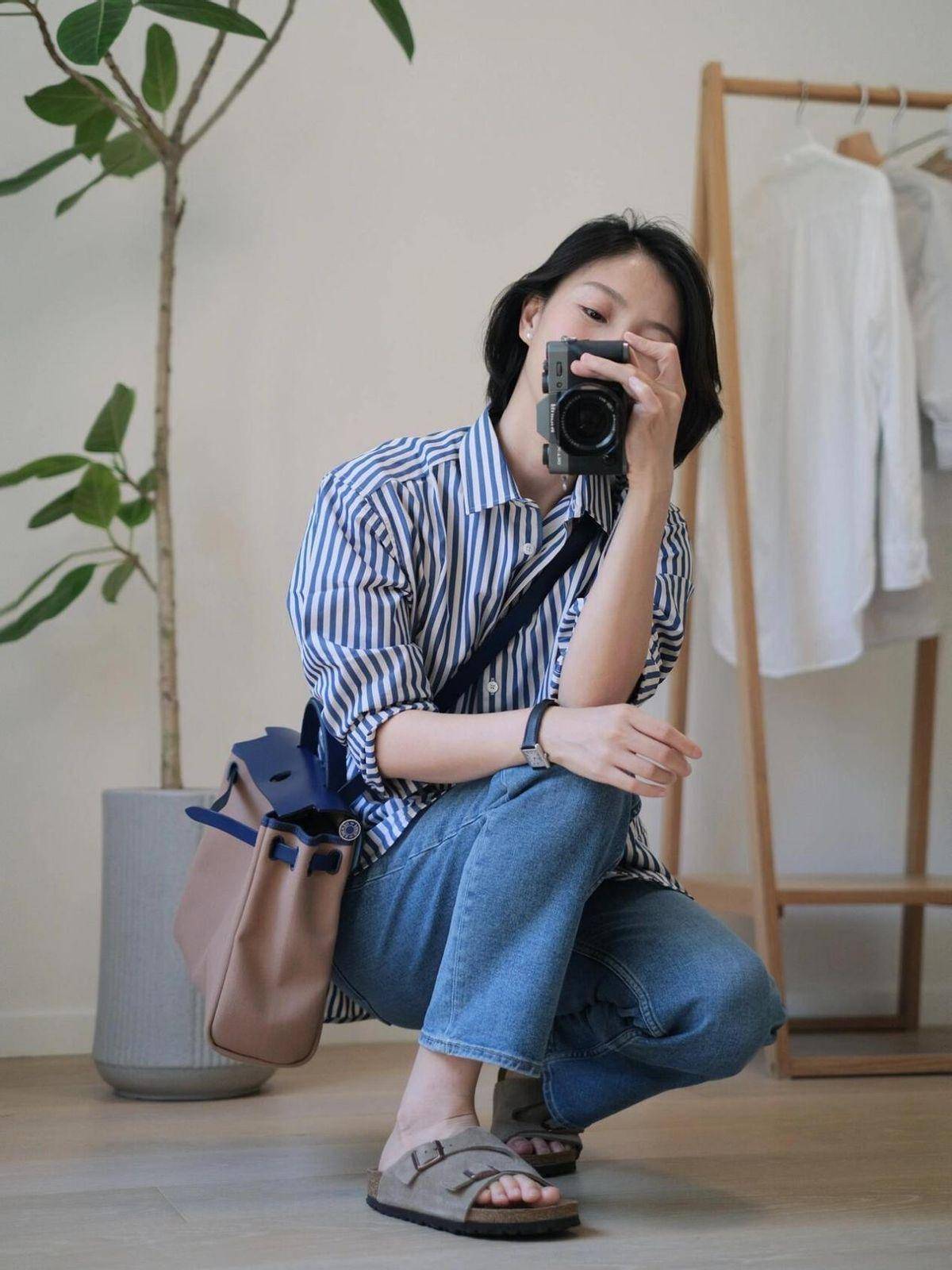 牛仔裤配这3种上衣,时髦又洋气