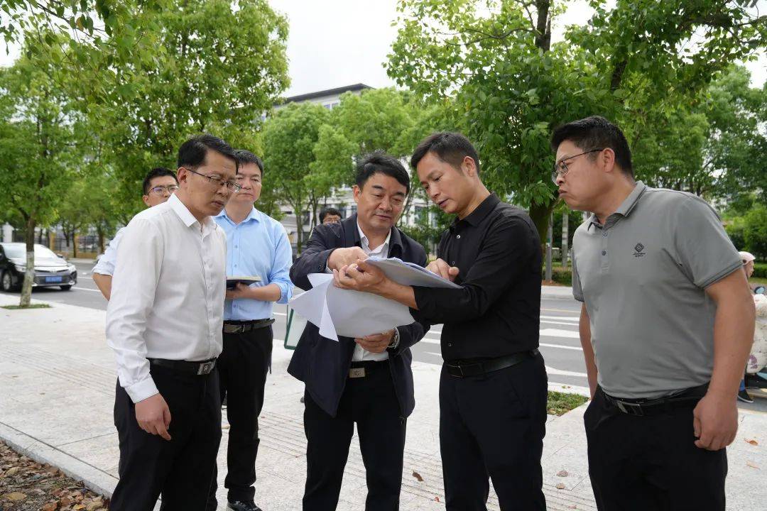 4月26日,井冈山管理局局长,井冈山市市长廖东生在红星城区调研城市微