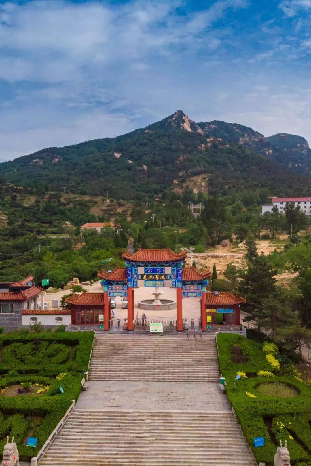 王啸近年来新修建的旅游大道,将莲花山,皇龙冠,彩石溪,山里老家景区等